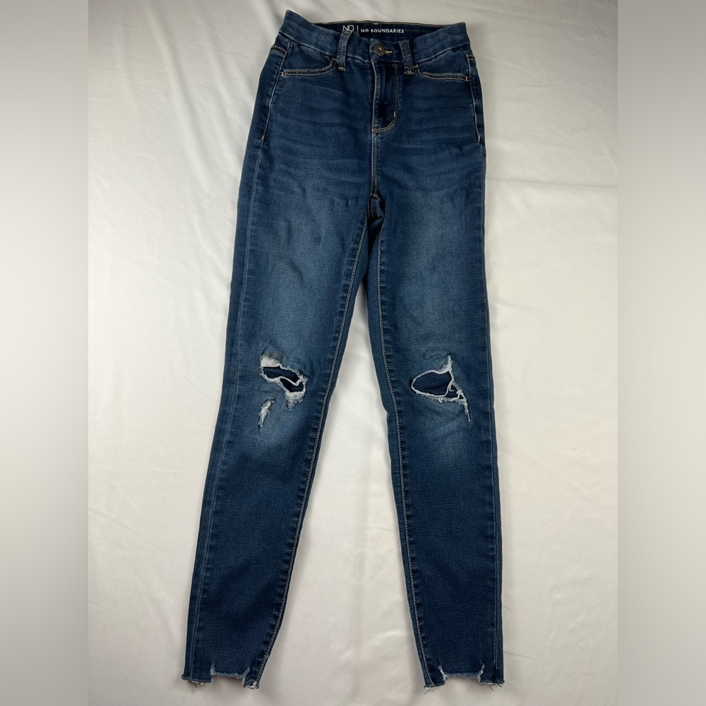 No Boundaries - Women’s Jeans - Size 1 - Distressed - Blue - Skinny